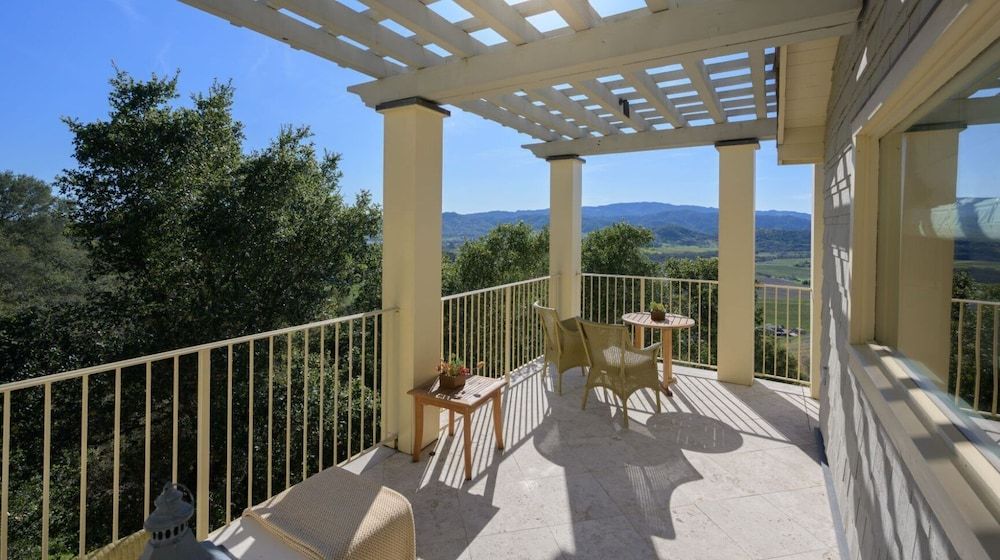 Poetry Inn Napa Valley Suite (Robert Louis Stevenson) 2