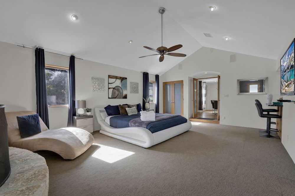House, 1 King Bed, Hot Tub