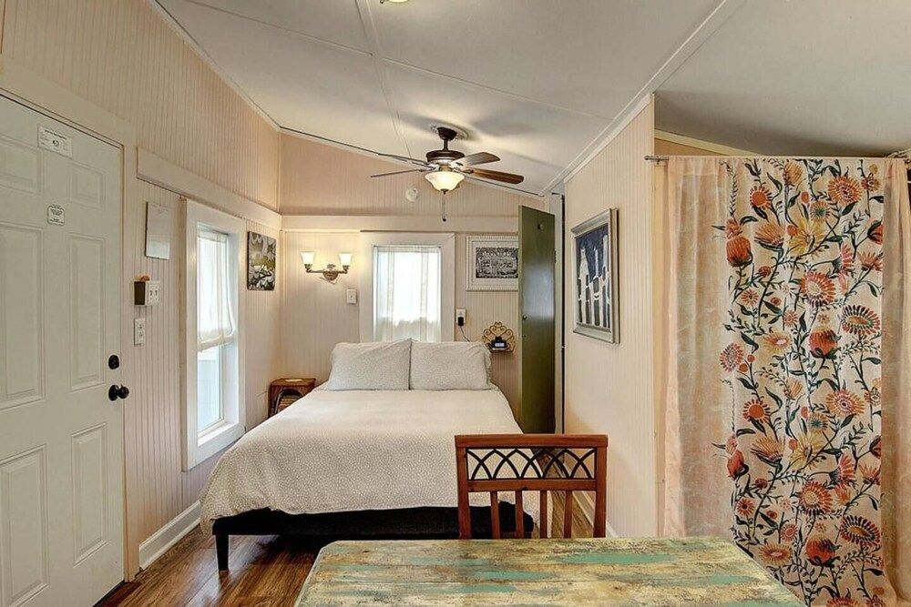 Basic Bungalow