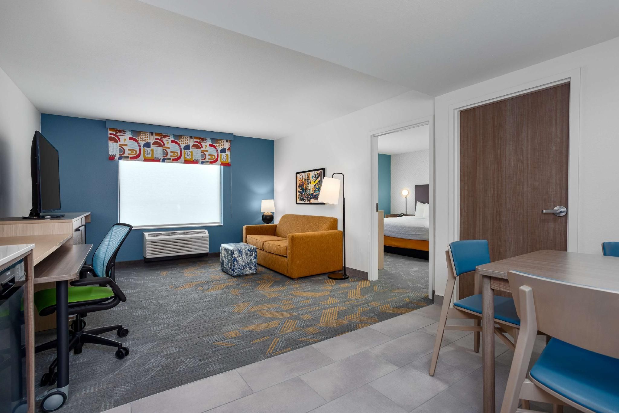 KING BED 1 BEDROOM SUITE
