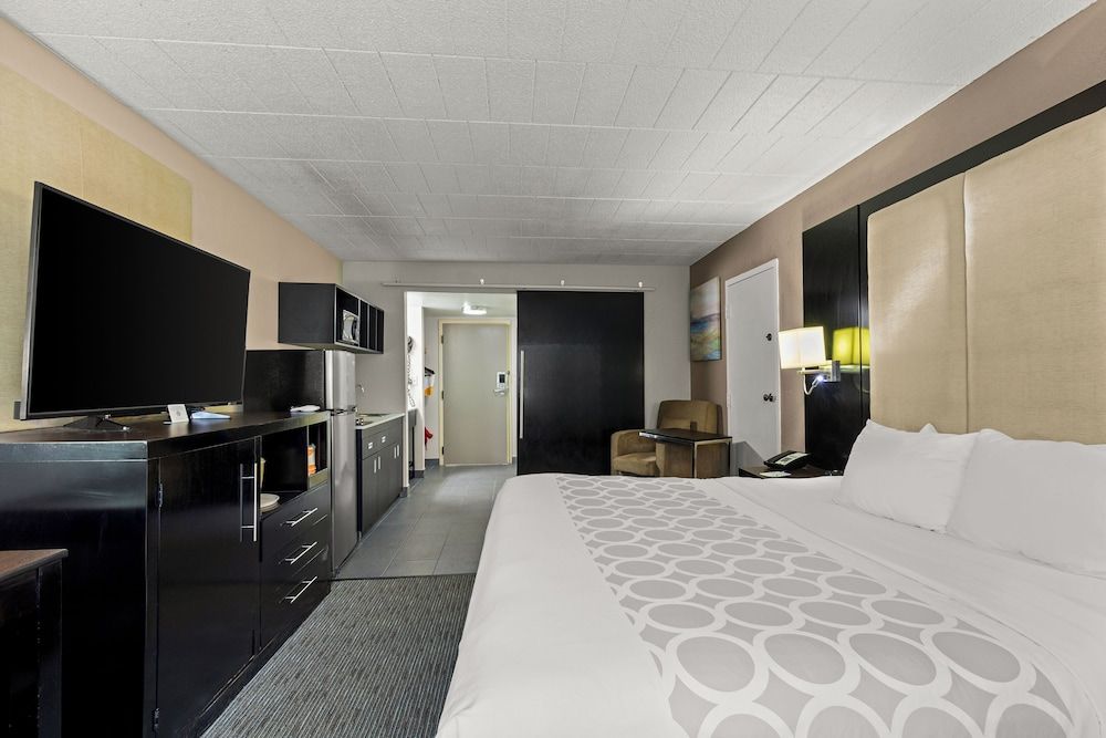 Standard Room, 1 King Bed, Non Smoking