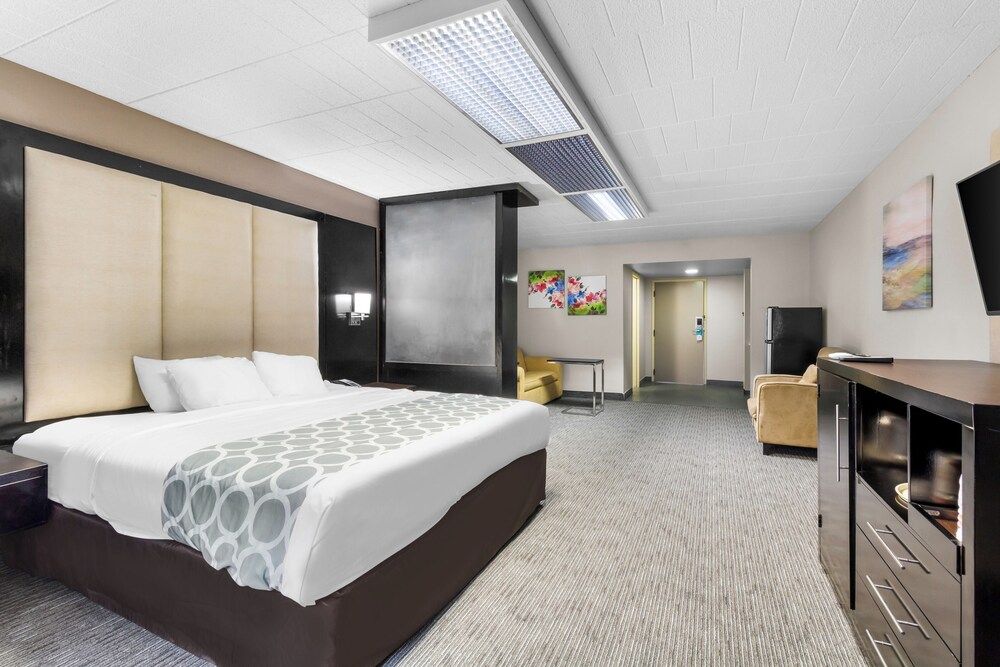 Suite, 1 King Bed, Non Smoking