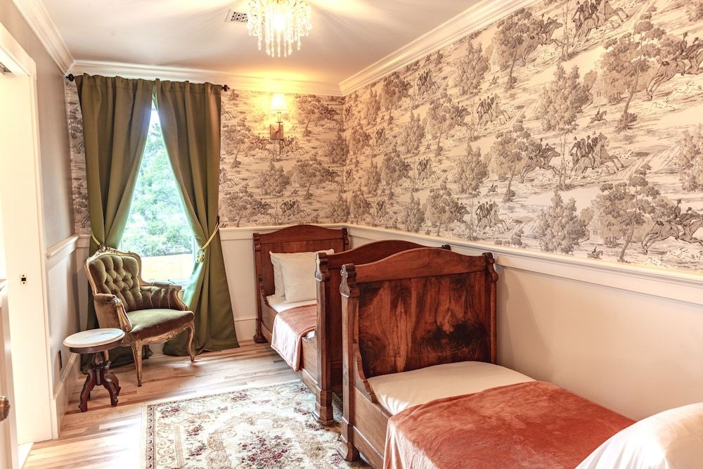 Sunbright Inn Family Twin Room 2