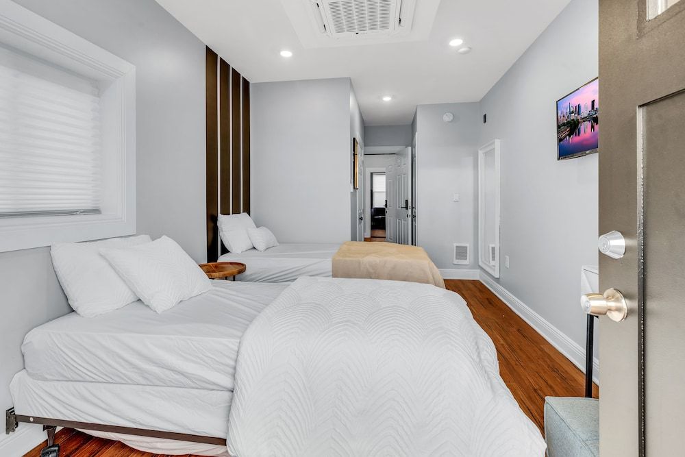 Brewerytown Balcony Retreat 2BR Haven Design Apartment 4