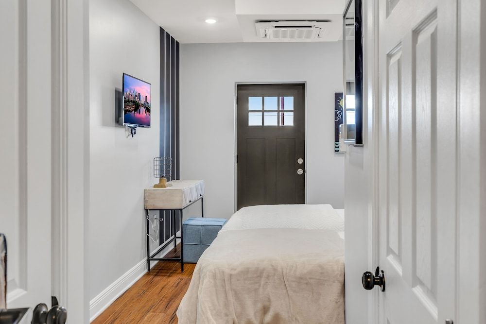 Brewerytown Balcony Retreat 2BR Haven Design Apartment 20