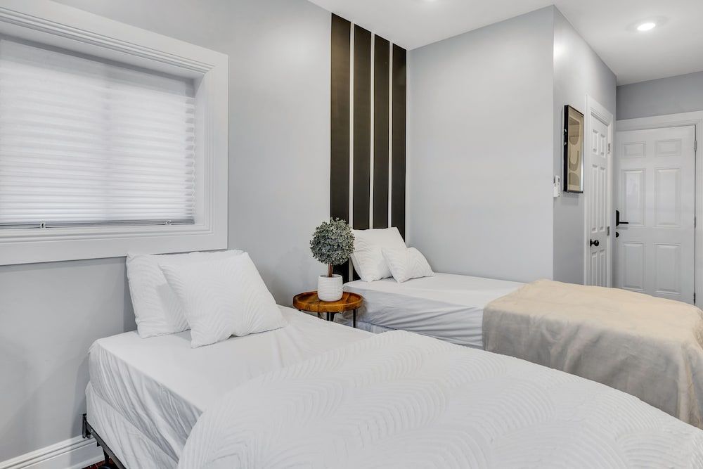 Brewerytown Balcony Retreat 2BR Haven Design Apartment 5