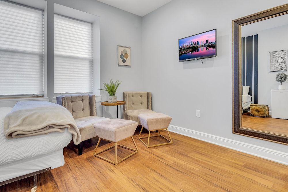 Brewerytown Balcony Retreat 2BR Haven Design Apartment 18