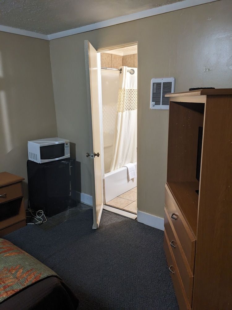 Rainbow Motel Deluxe Single Room 7