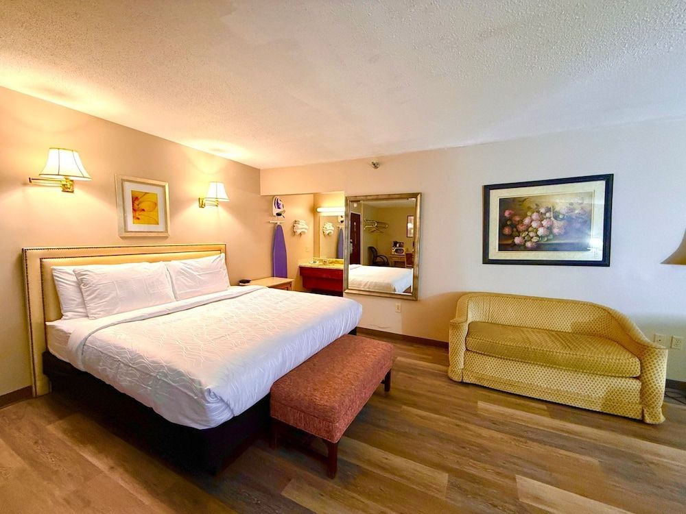 Presque Isle Hotel King Suite 2