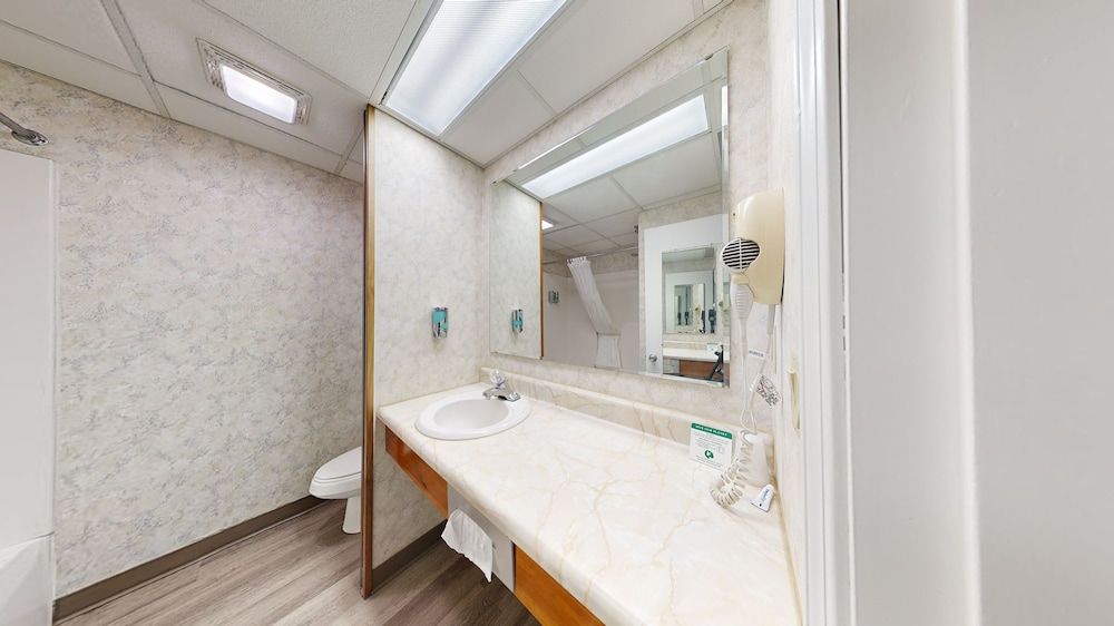 Presque Isle Hotel Standard Double Room 3