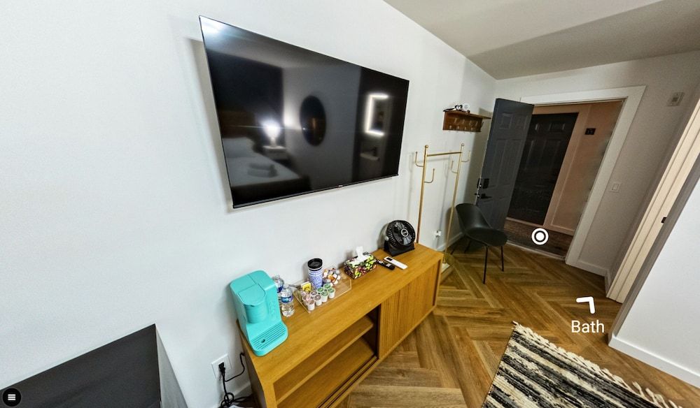 Chalet 239 Deluxe King Room 3