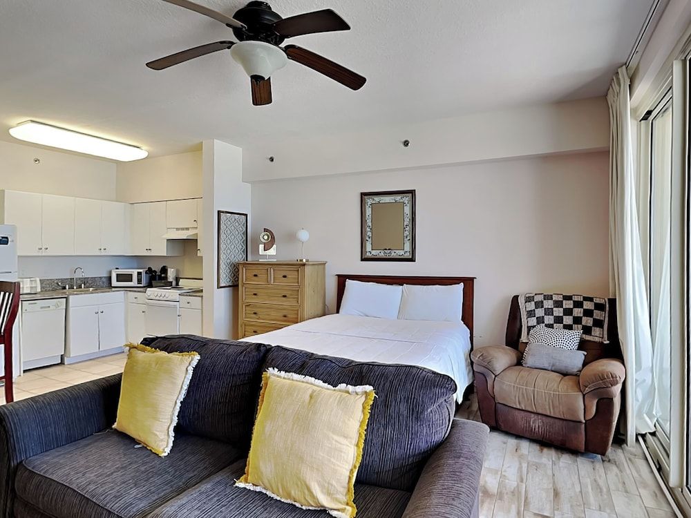 Studio, 1 Queen Bed, Balcony, Ocean View (#1706 - No Pets Allowed)