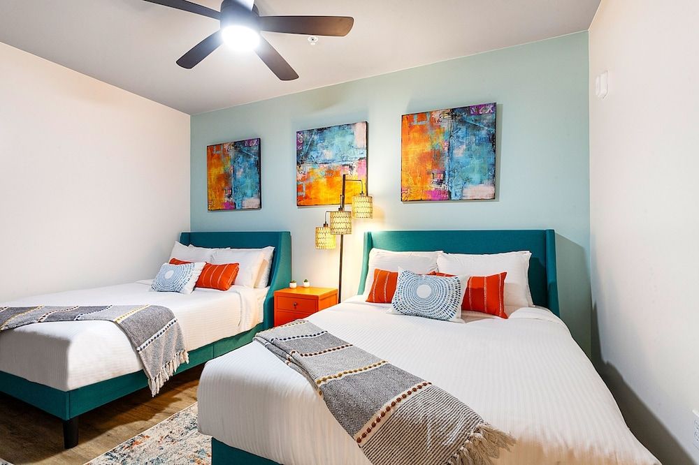 Premium Condo, 2 Bedrooms, Balcony, City View