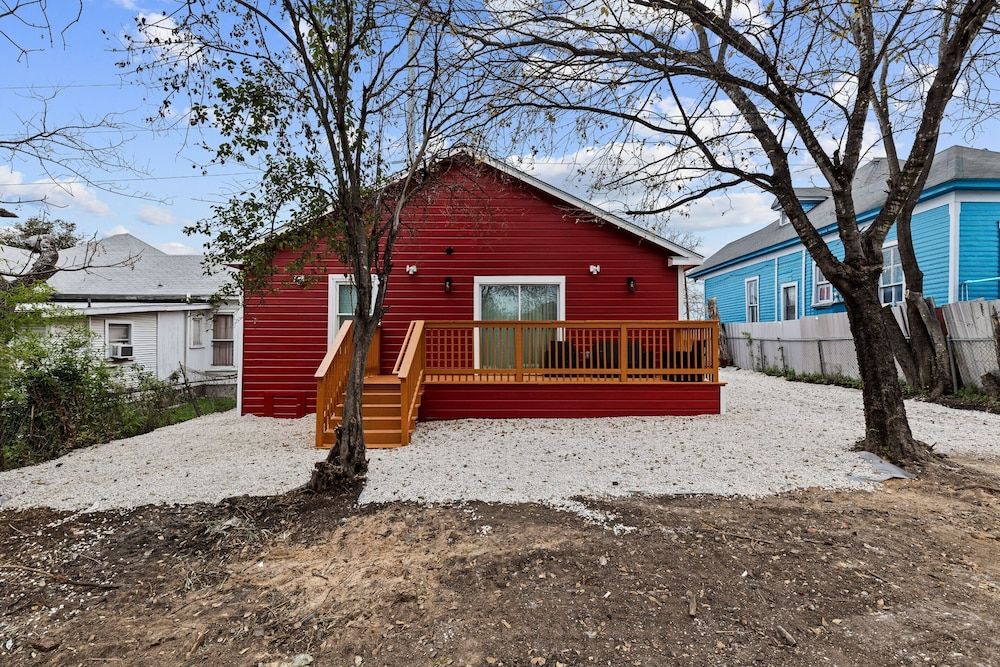 Inviting 4br/2.5ba Downtown Home With Ample Space!