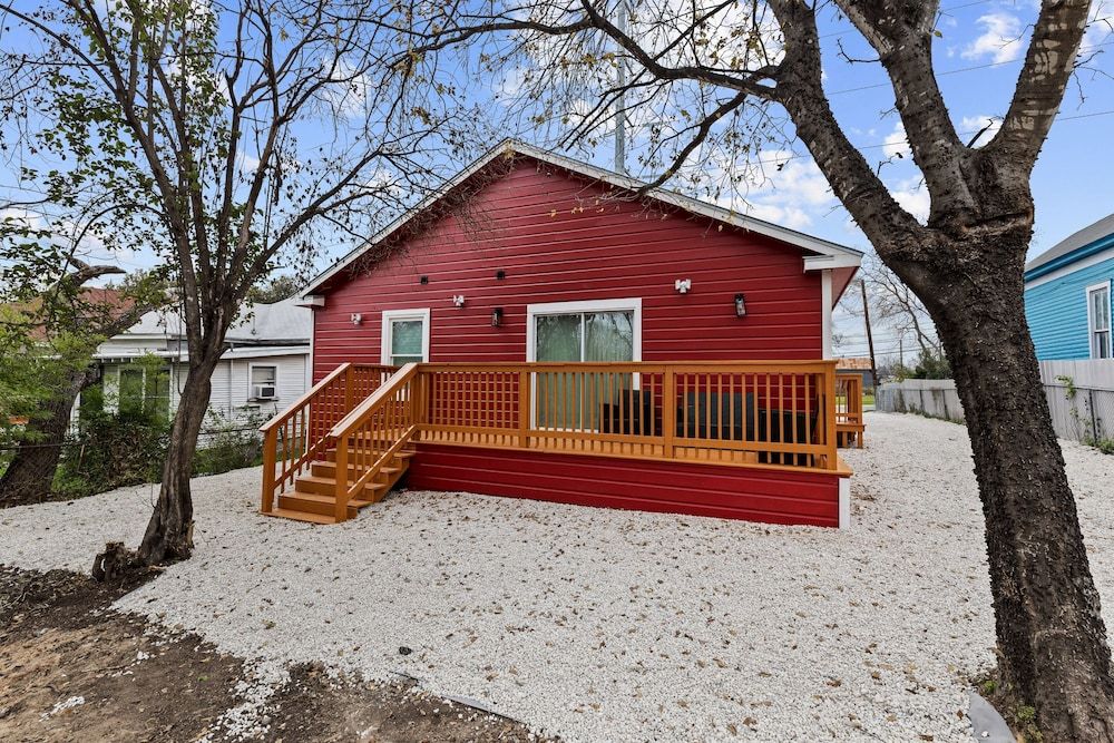 Inviting 4br/2.5ba Downtown Home With Ample Space!