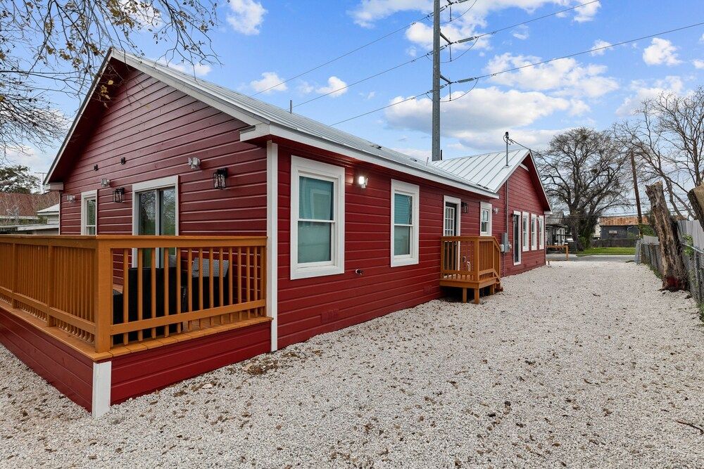 Inviting 4br/2.5ba Downtown Home With Ample Space!