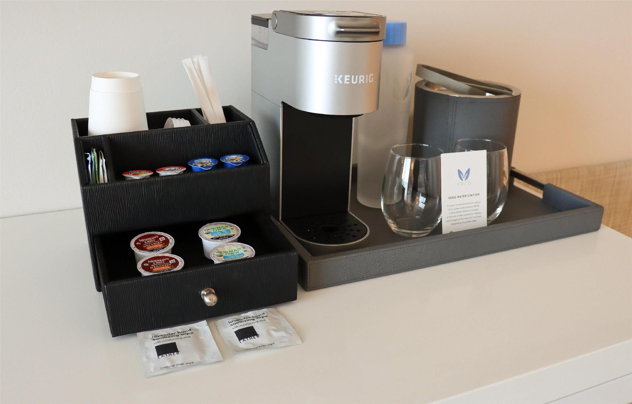 1 KING MOBILITY/HEARING ACCESS W/RI SHWR