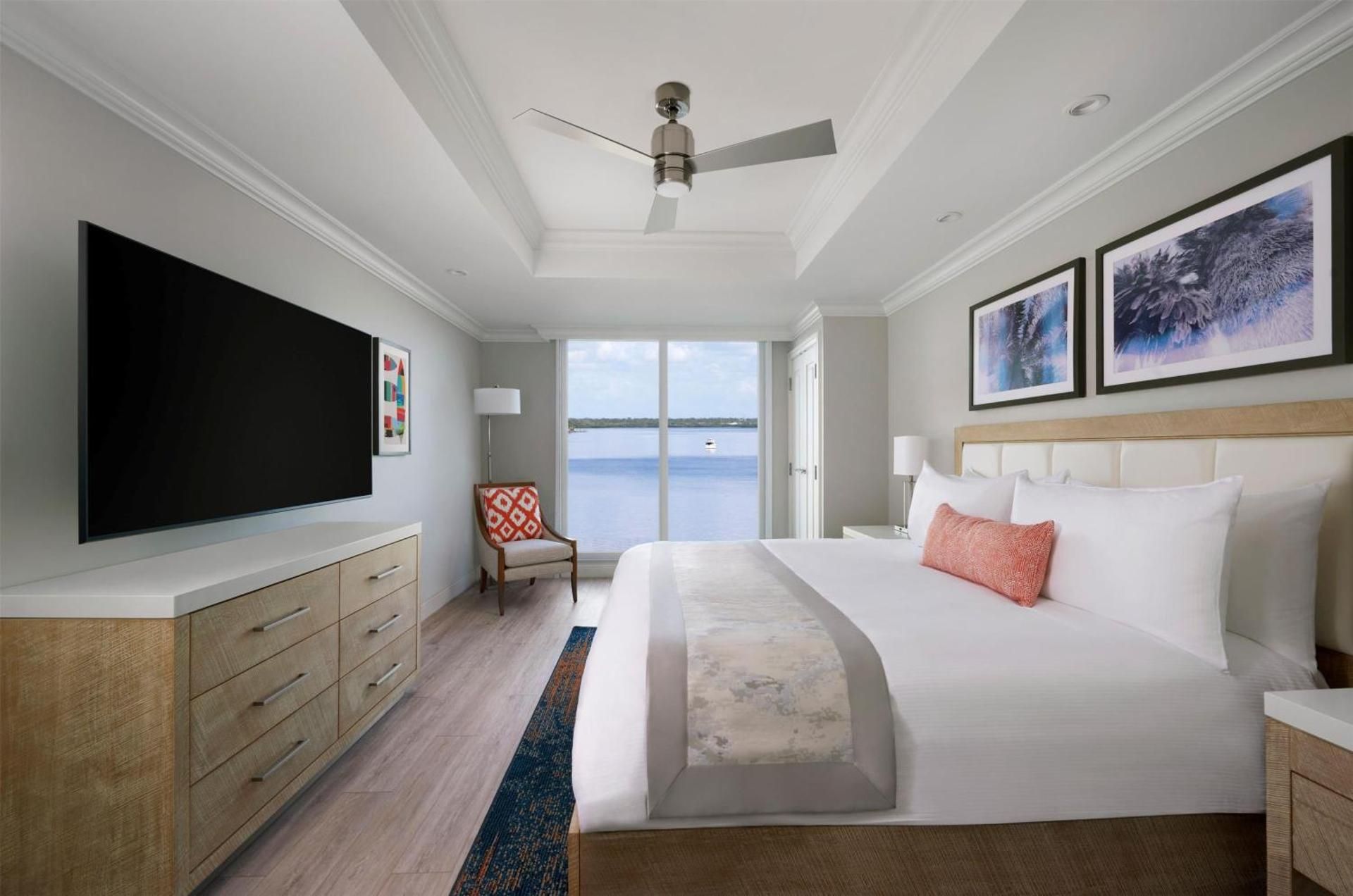 Sunseeker Resort Florida Gulf Coast, Curio Collection Hilton 1 King Harbor View Hearing Accessible