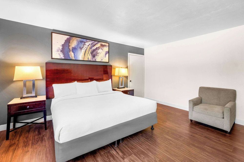 Suite, 1 King Bed, Non Smoking