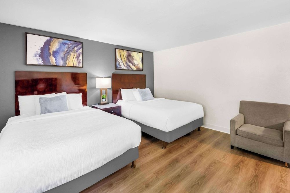 Suite, Non Smoking (Efficiency, 1 Double & 2 Queen Beds)