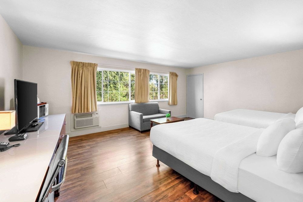 Room, 2 Queen Beds, Accessible, Non Smoking