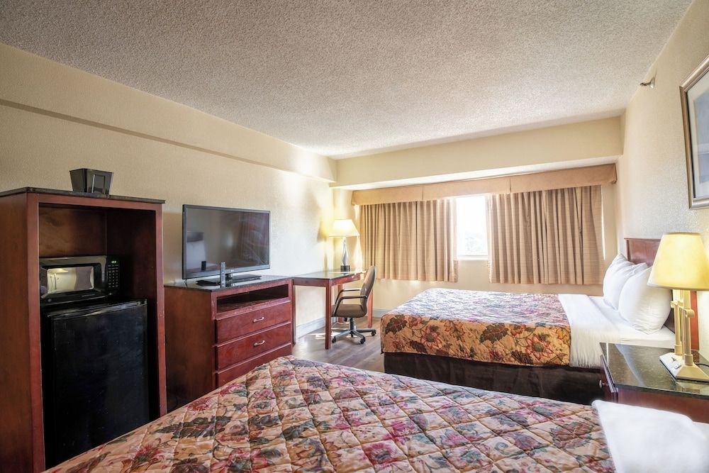 Dominion Inn & Suites Deluxe Double Room 4