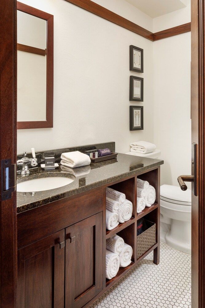 The Historic Park Inn Hotel Suite, 1 Queen Bed with Sofa bed 2