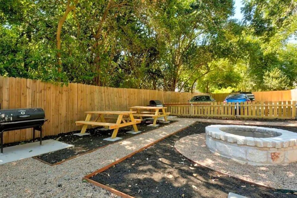 Prime Soco Chic 2BR King Suite w Pool Parking