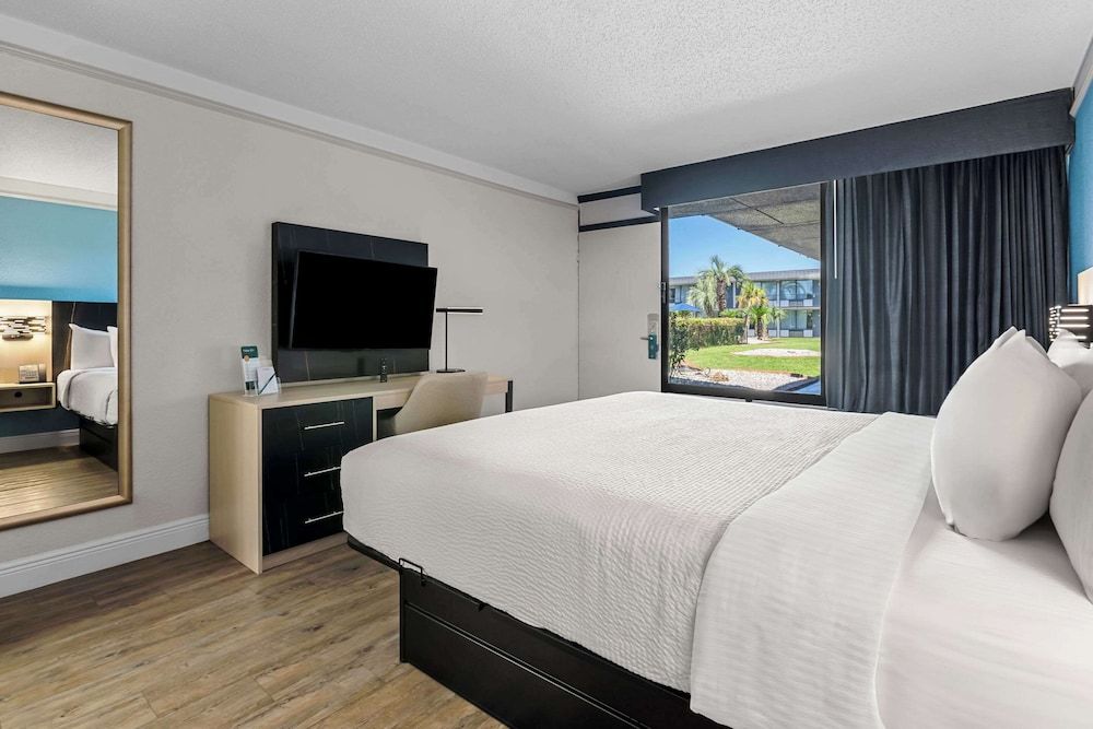 Quality Inn Slidell I-10 Standard Room, 1 King Bed, Non Smoking