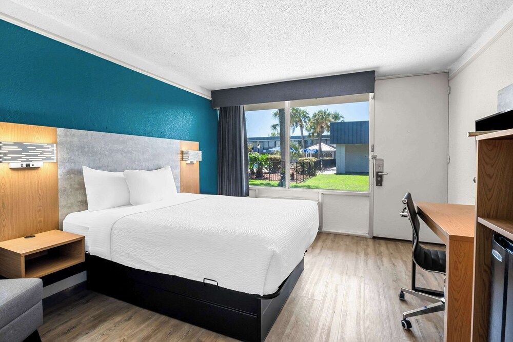 Quality Inn Slidell I-10 Room, 1 Queen Bed, Accessible, Non Smoking 2