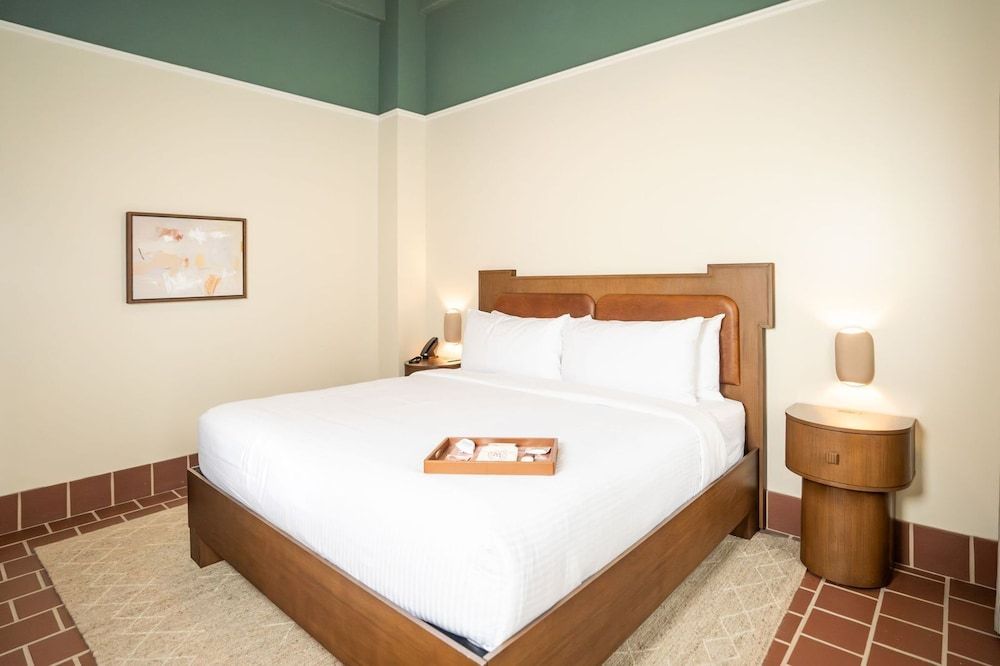 Room, 1 King Bed (Stone)