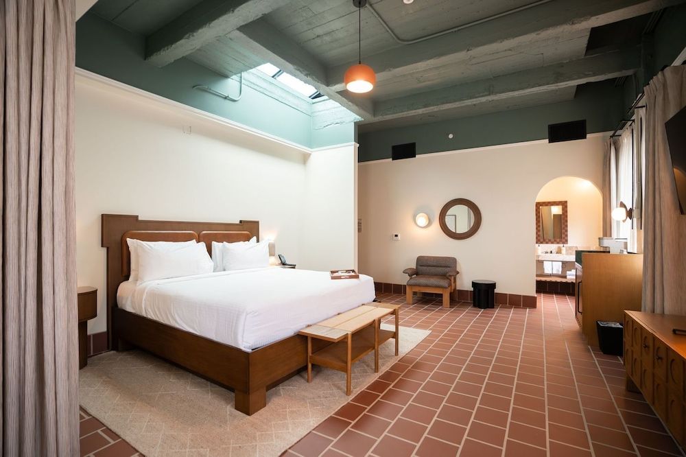 Suite, 1 King Bed with Sofa bed (Stone)