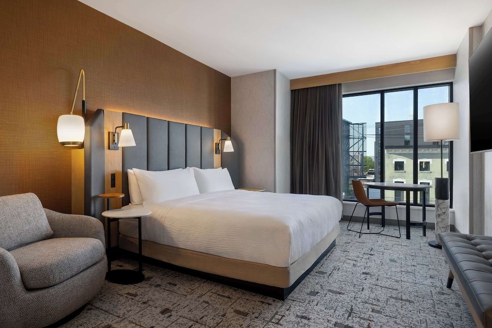 Room, 1 King Bed, Bathtub
