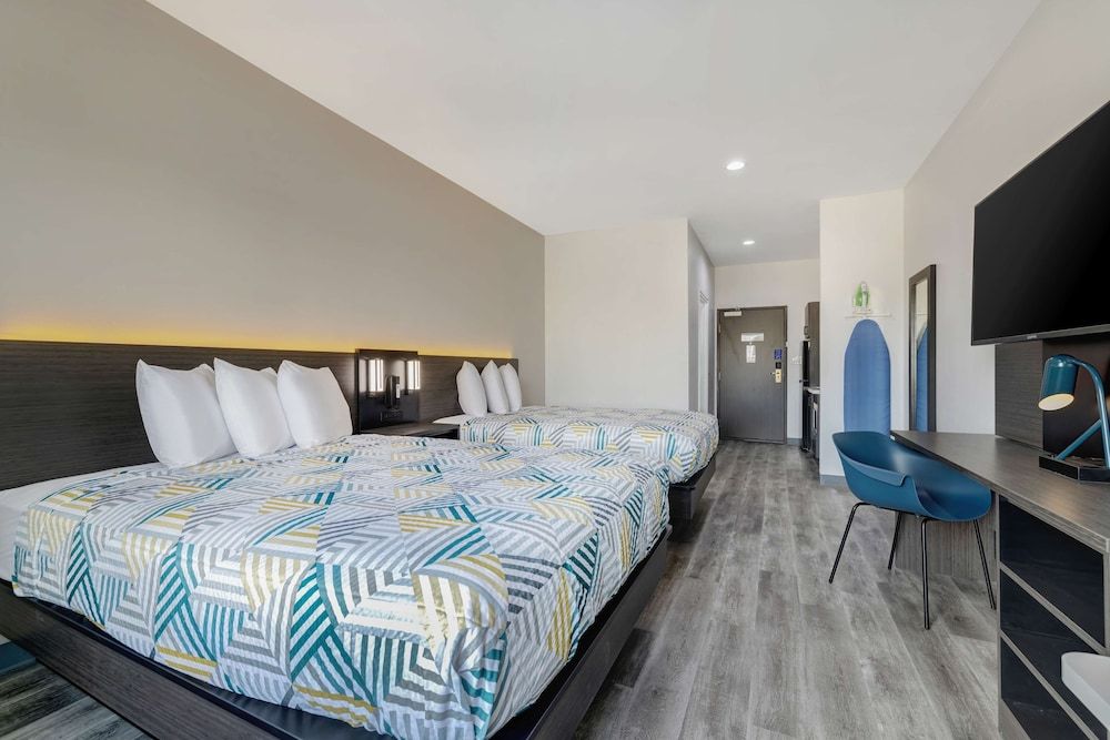 Studio 6 Katy, TX – Energy Corridor Standard Room, 2 Queen Beds, Accessible, Non Smoking 2