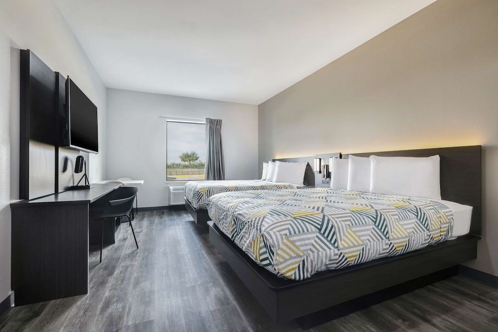 Studio 6 Katy, TX – Energy Corridor Standard Room, 2 Queen Beds, Accessible, Non Smoking