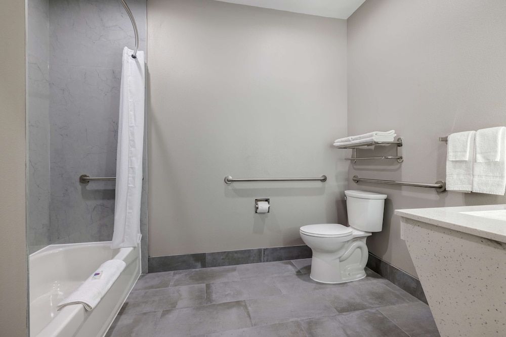 Studio 6 Katy, TX – Energy Corridor Standard Room, 2 Queen Beds, Accessible, Non Smoking 5