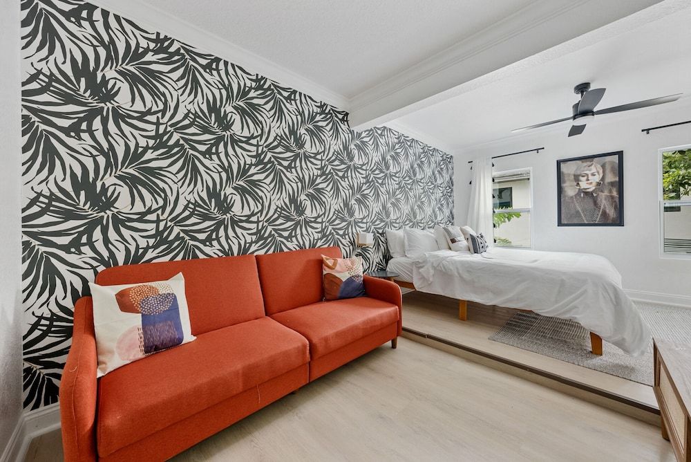 Las Olas Guest House