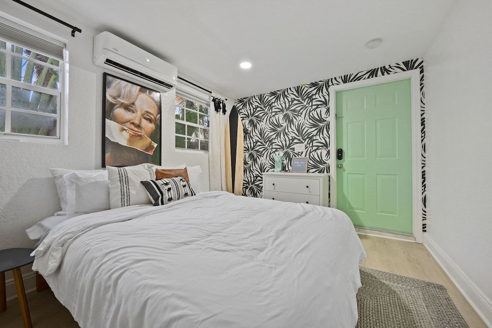 Las Olas Guest House