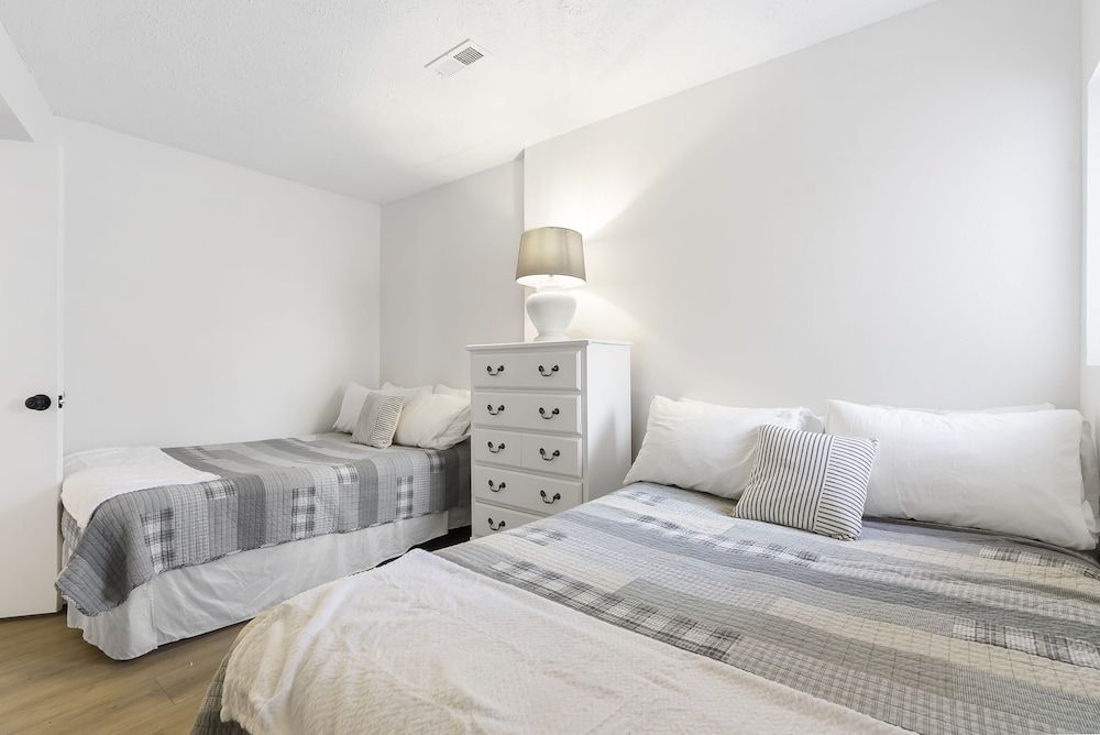 House, Multiple Beds, Patio, Garden View (Whispering Woods Retreat)