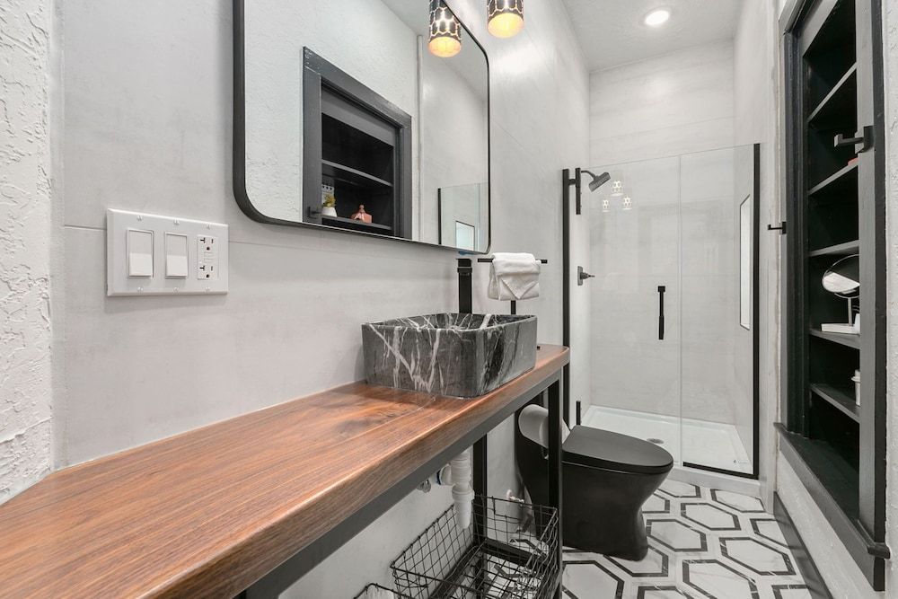 Old Town Retreat w/ Hot Tub Steps From Csu! House, Multiple Beds, Hot Tub (212 W Myrtle St.) 6