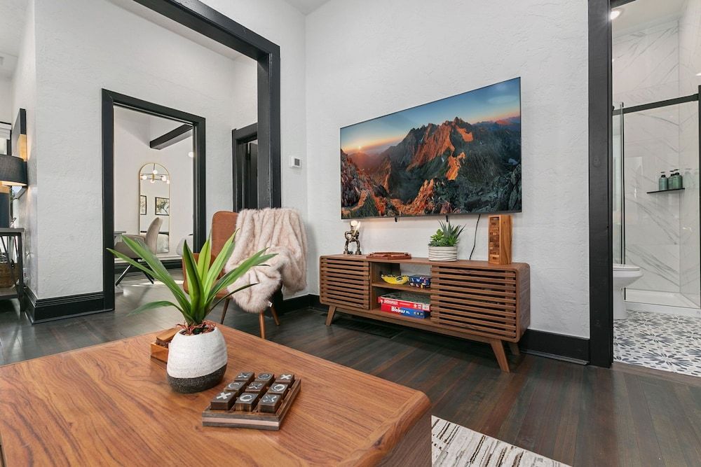 Old Town Retreat w/ Hot Tub Steps From Csu! House, Multiple Beds, Hot Tub (212 W Myrtle St.) 11