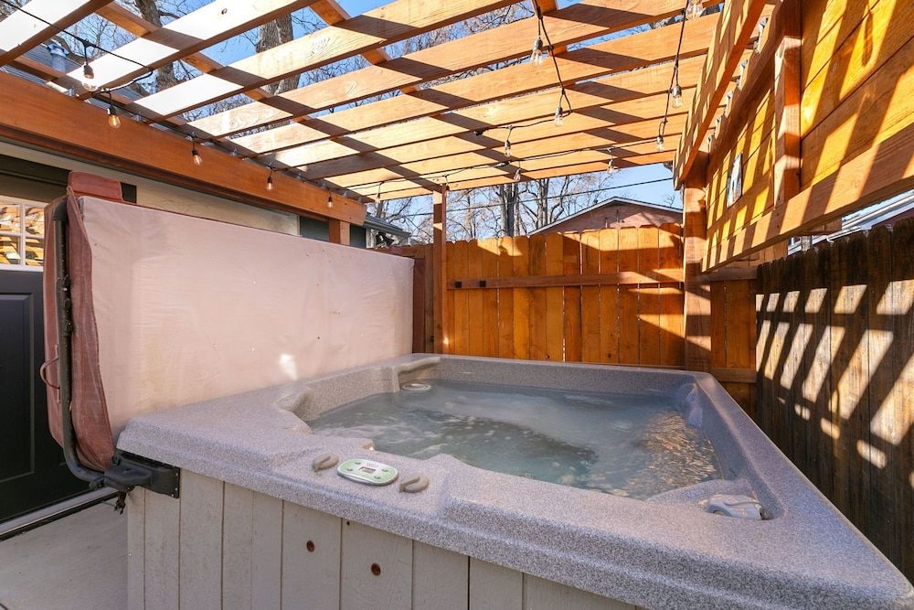 Old Town Retreat w/ Hot Tub Steps From Csu! House, Multiple Beds, Hot Tub (212 W Myrtle St.) 9