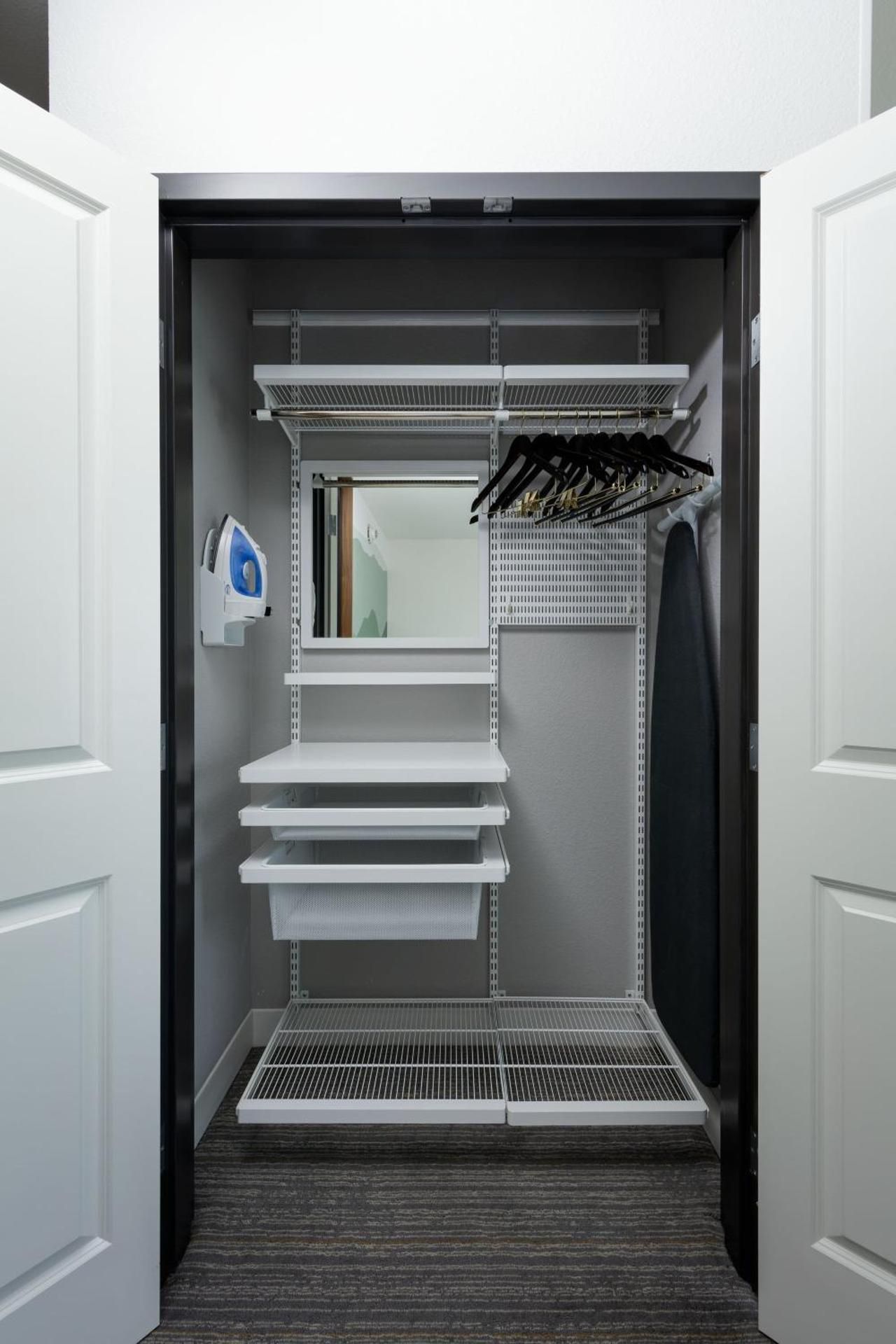 TownePlace Suites by Marriott Denver North/Thornton One-Bedroom Queen Suite - Mobility/Hearing Accessible with Transfer Shower 2