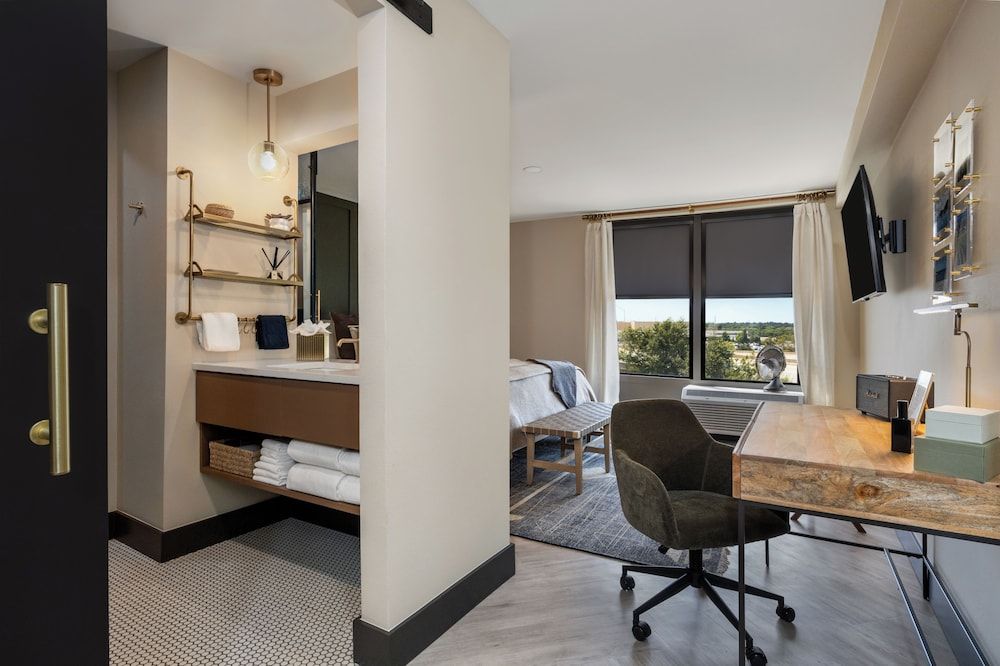 The Winslow - Oklahoma City Owners Premium Suite, 1 King Bed 4