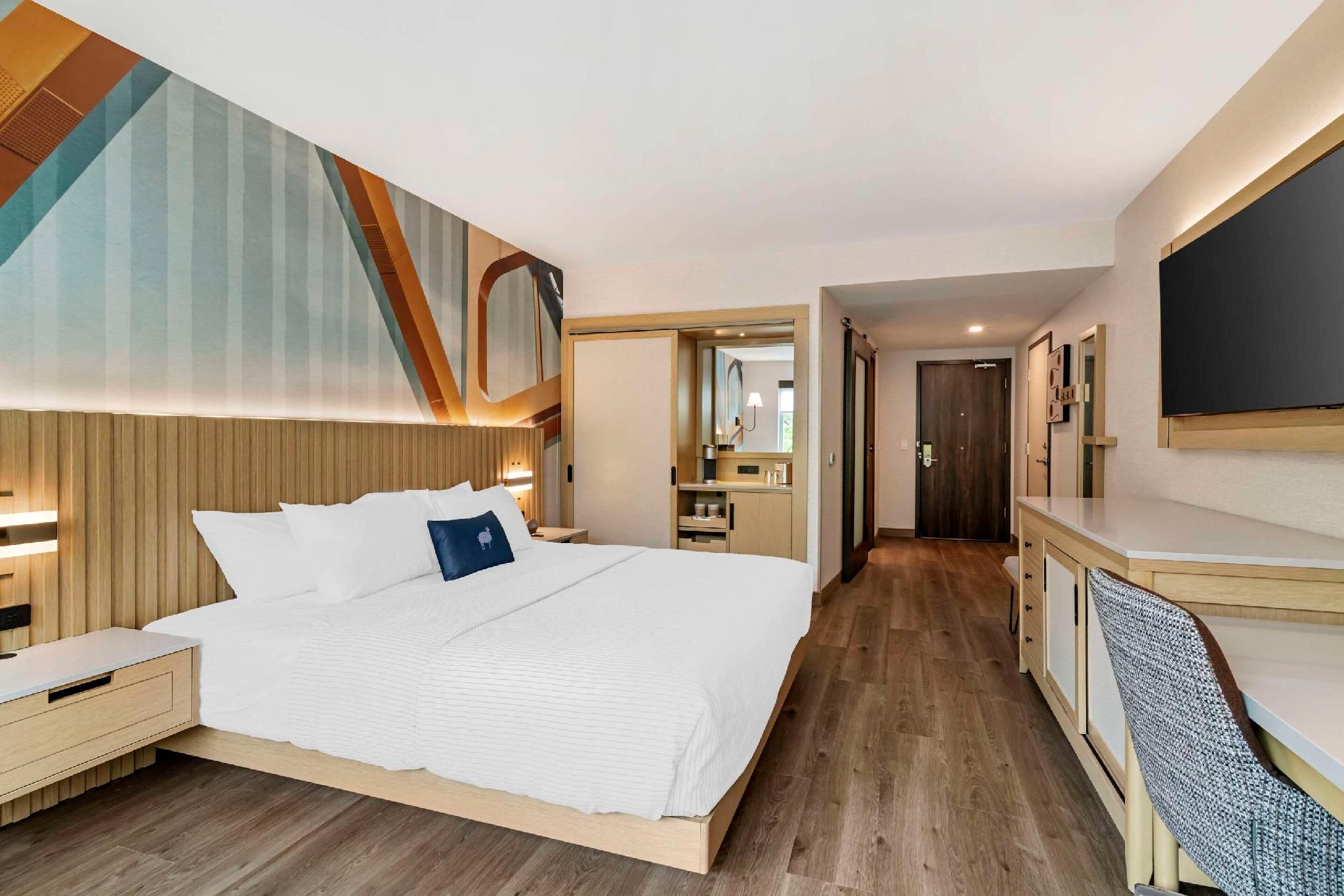 Cambria Hotel North Conway 1 King Bed, Nonsmoking, Accessible 2