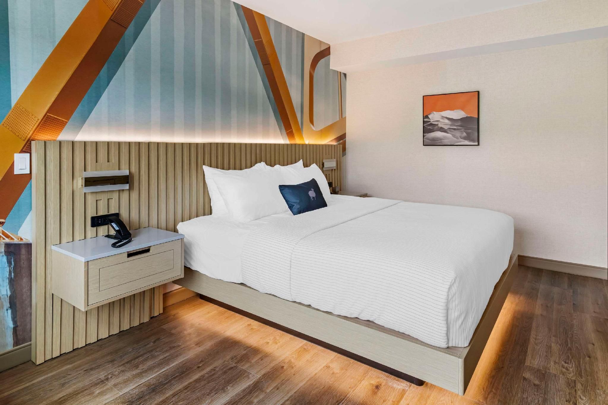 1 King Bed, Suite, Nonsmoking