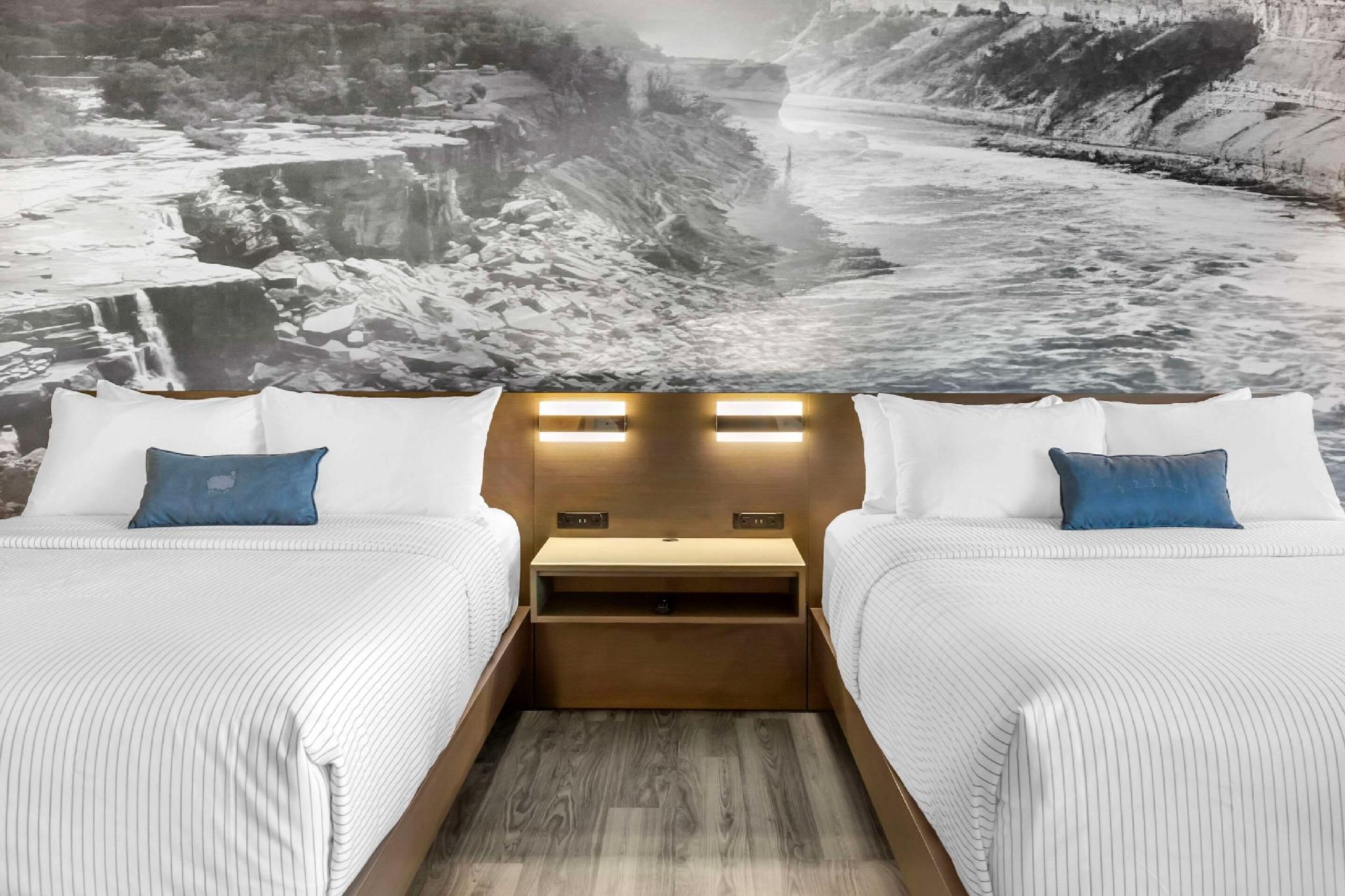 2 Queen Beds, Nonsmoking, Accessible
