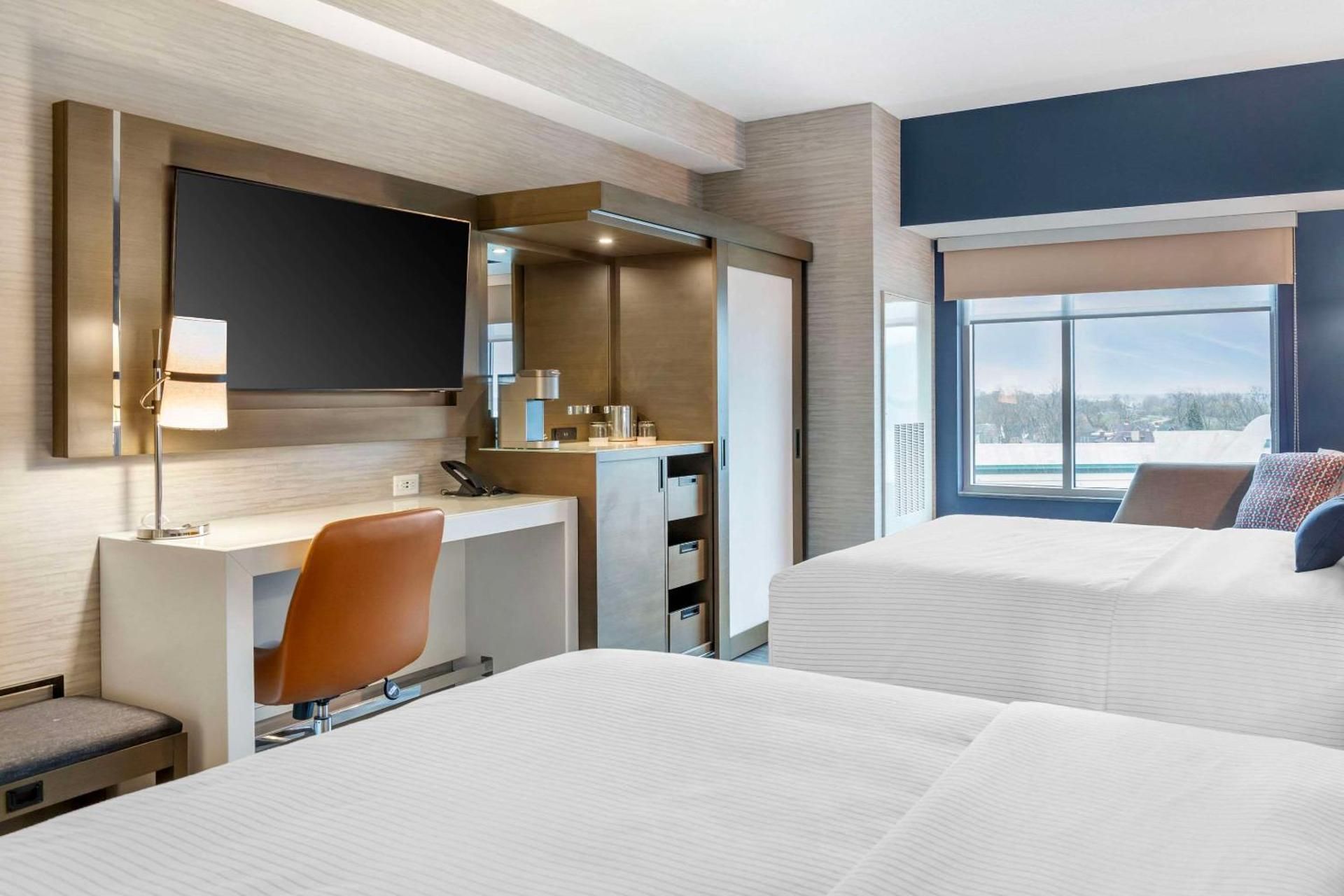 Quadruple Room with Two Queen Beds and Water View - Non Smoking