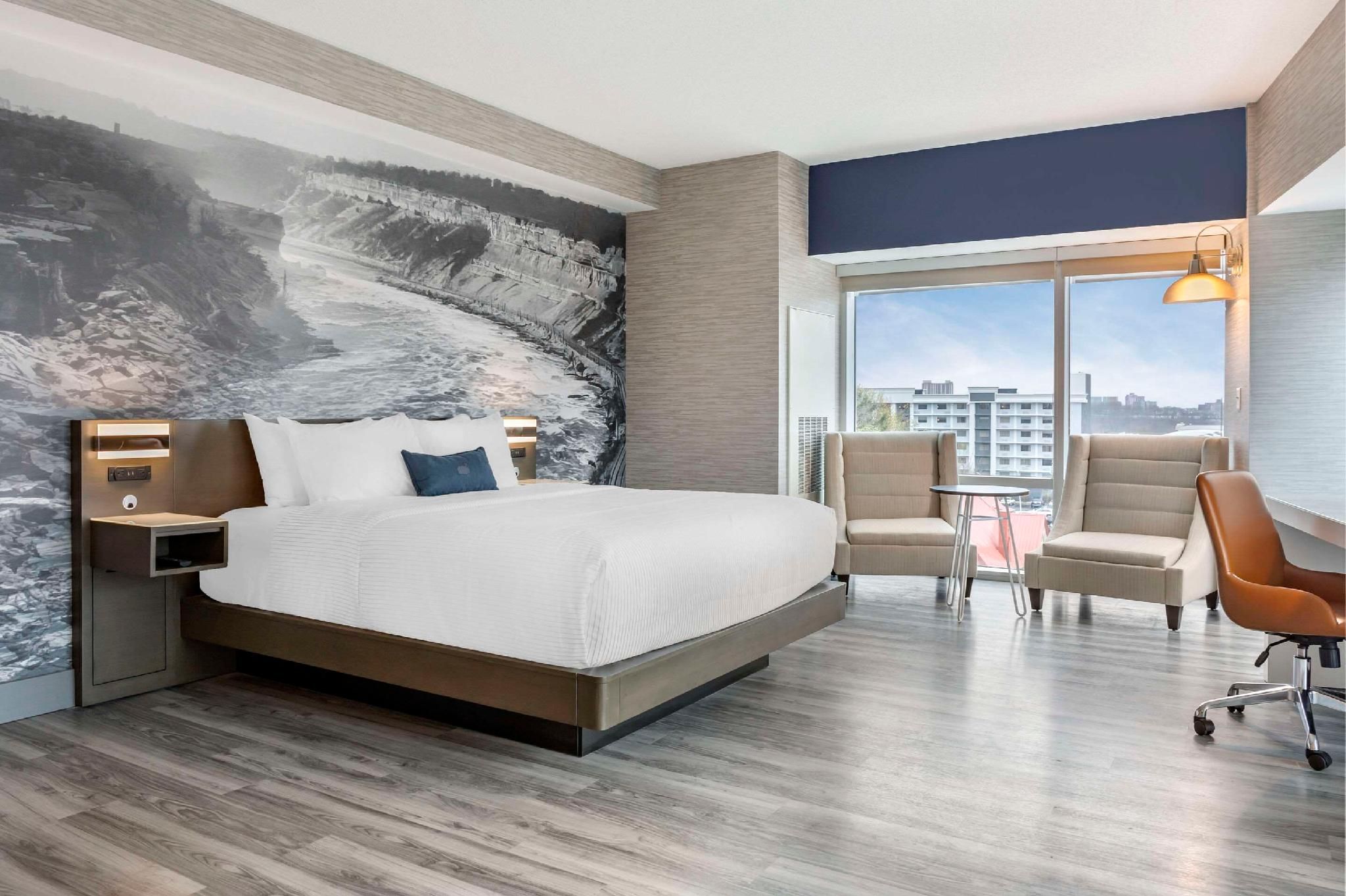 1 King Bed, Suite, Nonsmoking