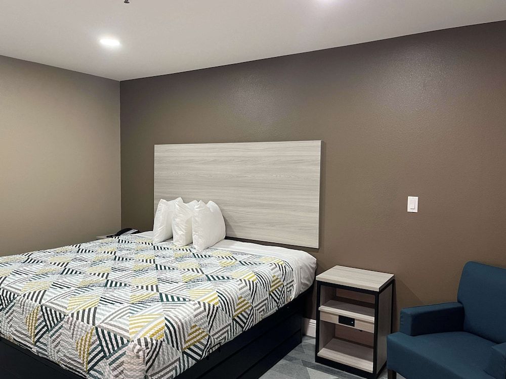 Deluxe Room, 1 King Bed, Accessible, Non Smoking